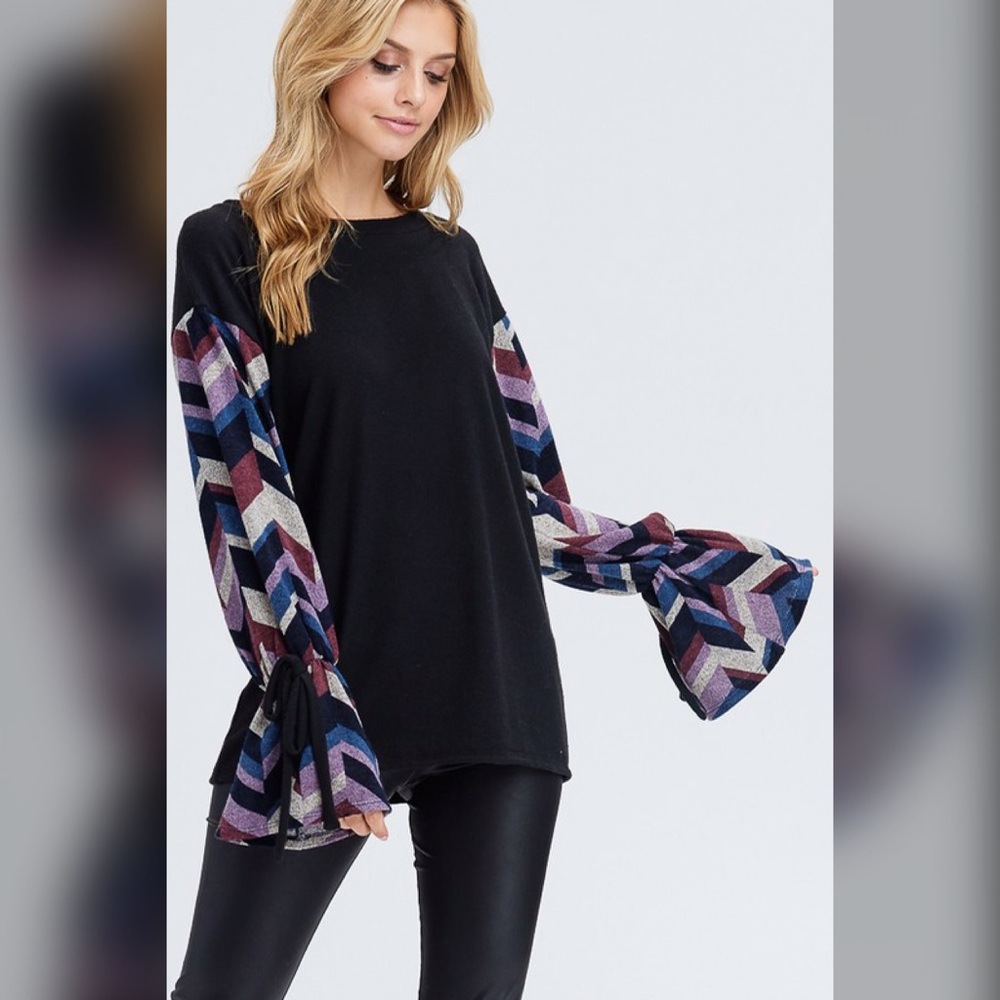 🛍LAST 2! ! Chevron Bell Sleeve Tie Top! - Picture 7 of 8